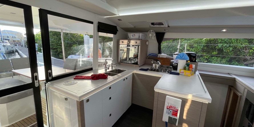Fountaine Pajot Astréa 42