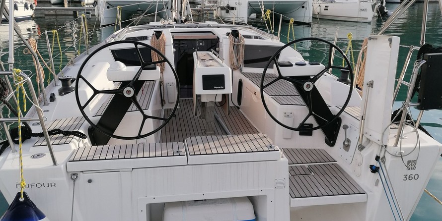 Dufour 360