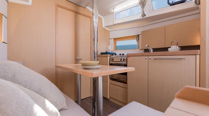 Beneteau Oceanis 38