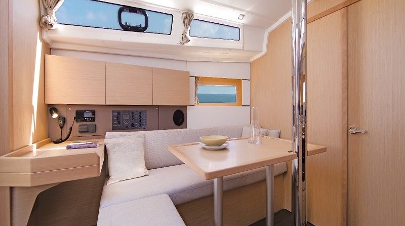 Beneteau Oceanis 38