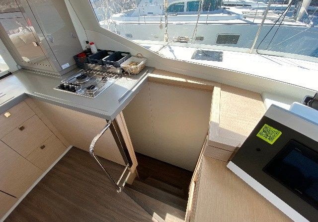 Fountaine Pajot Lucia 40