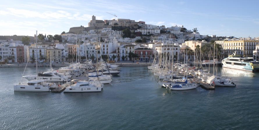 Fountaine Pajot Lucia 40