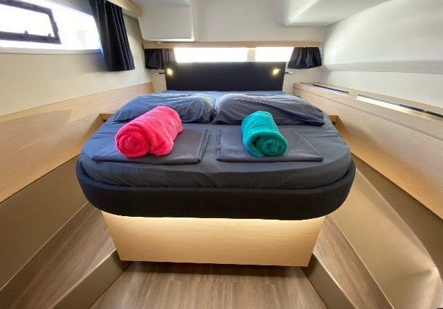 Fountaine Pajot Lucia 40