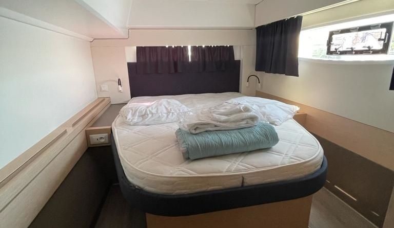 Fountaine Pajot Astréa 42