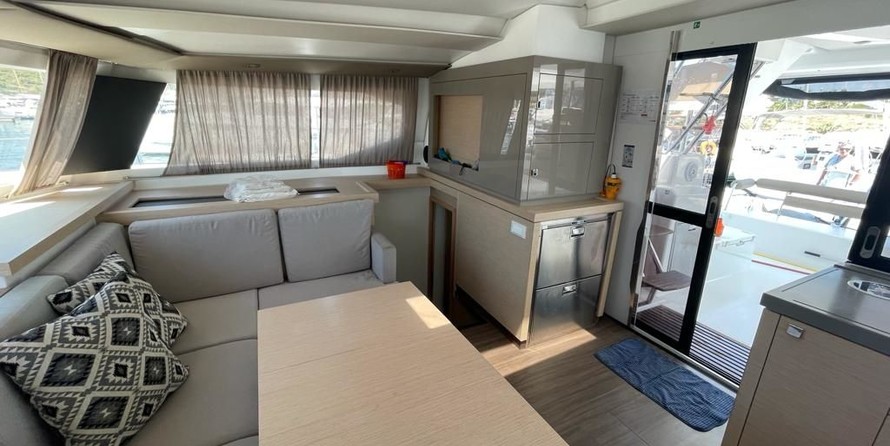 Fountaine Pajot Astréa 42