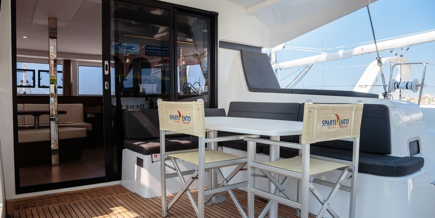 Lagoon 42