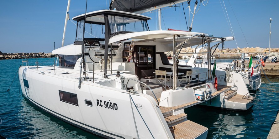 Lagoon 42