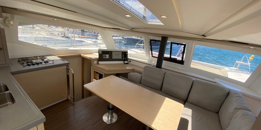 Fountaine Pajot Lucia 40