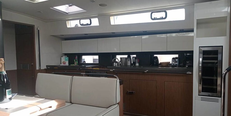 Beneteau Oceanis Yacht 62