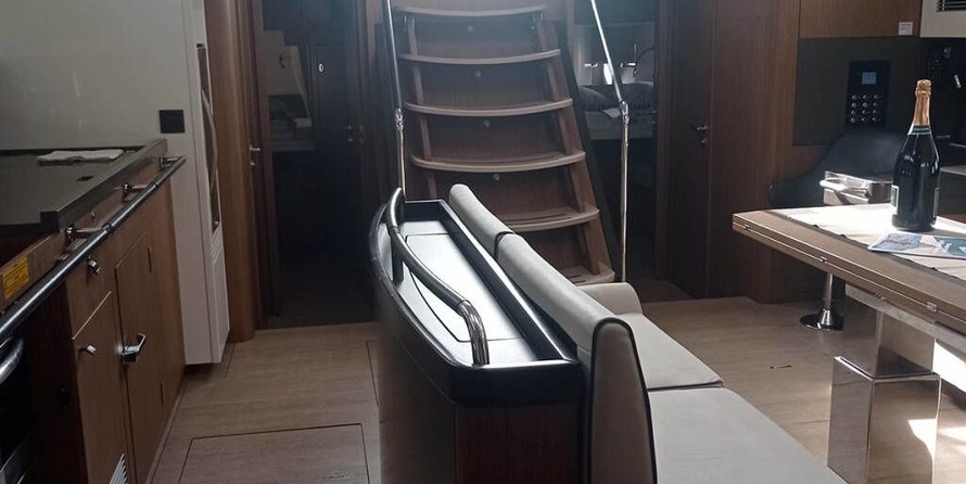 Beneteau Oceanis Yacht 62