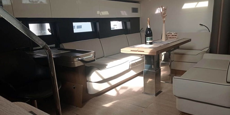 Beneteau Oceanis Yacht 62