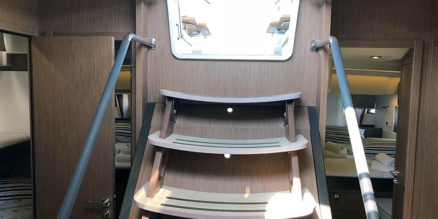 Beneteau Oceanis Yacht 62