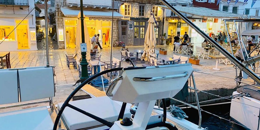 Beneteau Oceanis Yacht 62