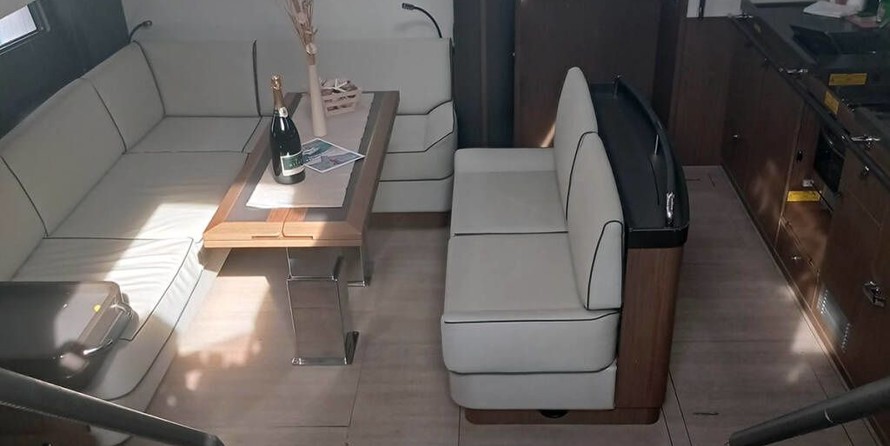 Beneteau Oceanis Yacht 62