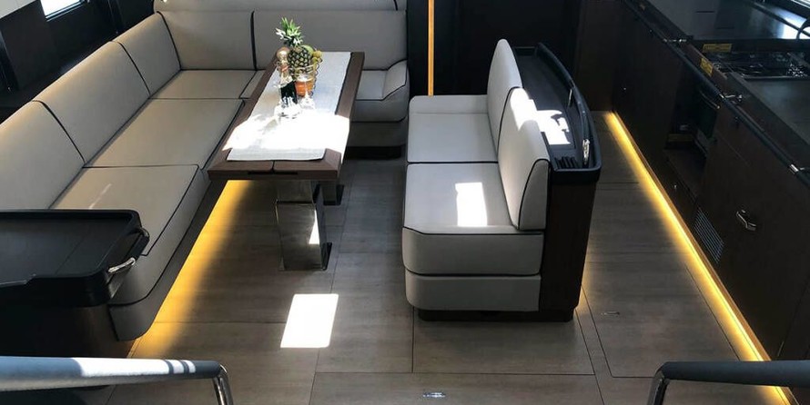 Beneteau Oceanis Yacht 62