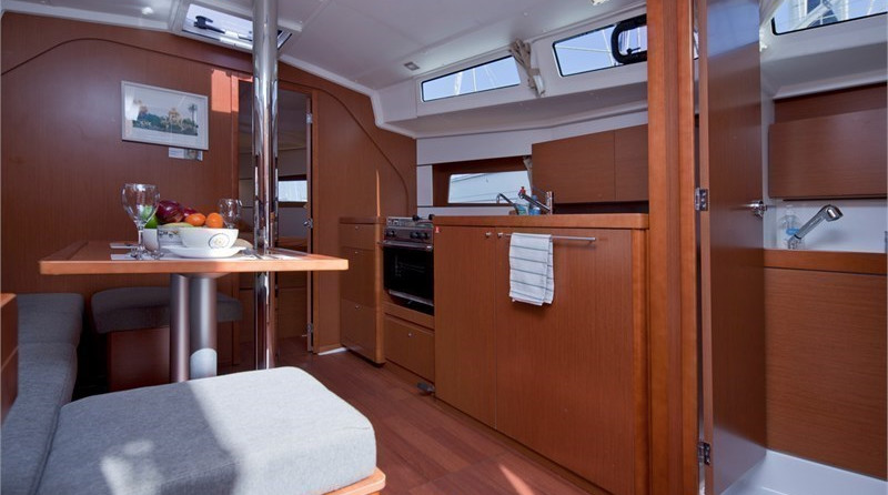 Beneteau Oceanis 38