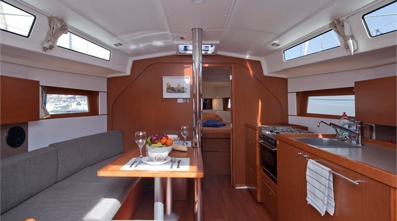 Beneteau Oceanis 38