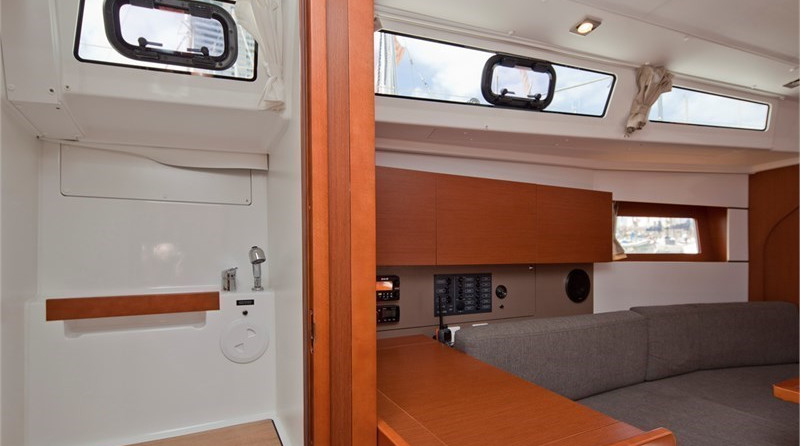 Beneteau Oceanis 38