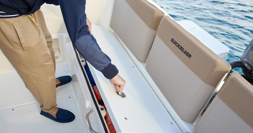 Quicksilver 675