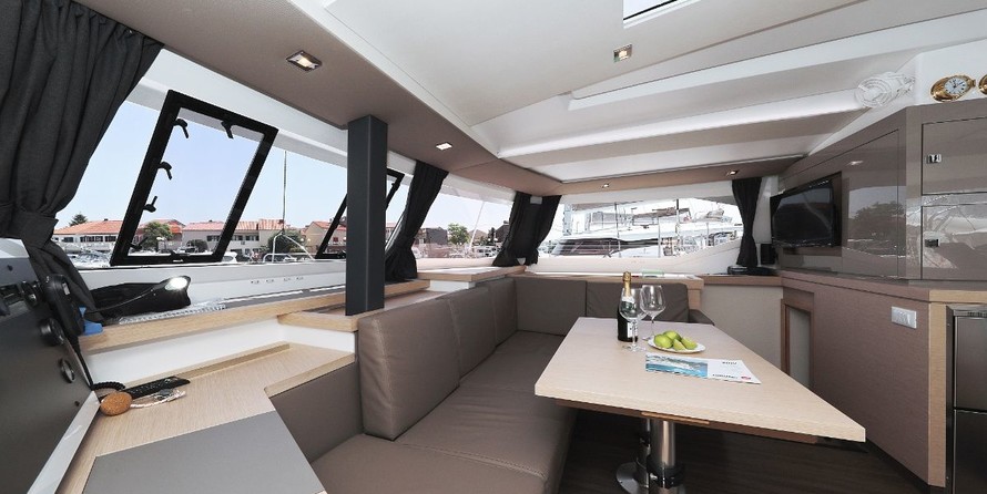 Fountaine Pajot Astréa 42