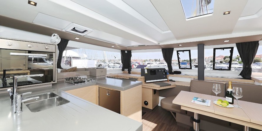 Fountaine Pajot Astréa 42