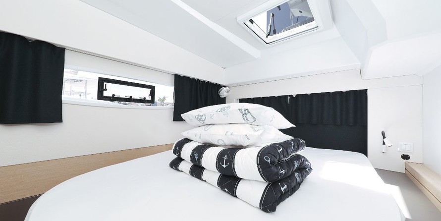 Fountaine Pajot Astréa 42