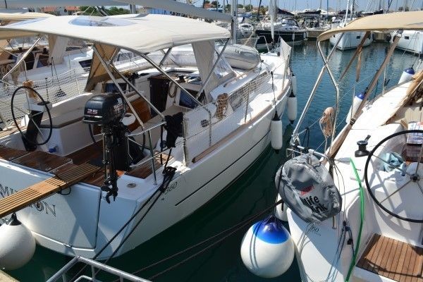 Dufour 360