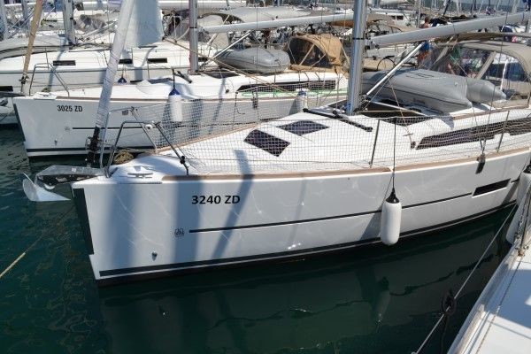Dufour 360