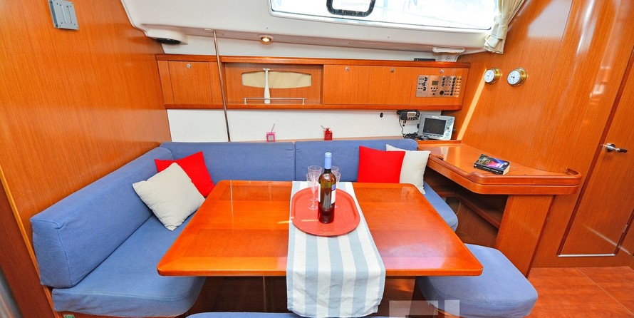 Beneteau Oceanis 43