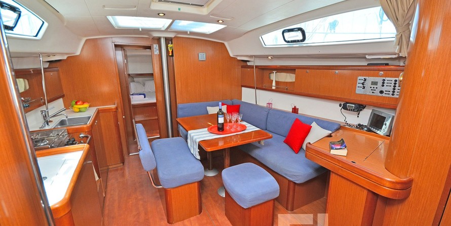 Beneteau Oceanis 43