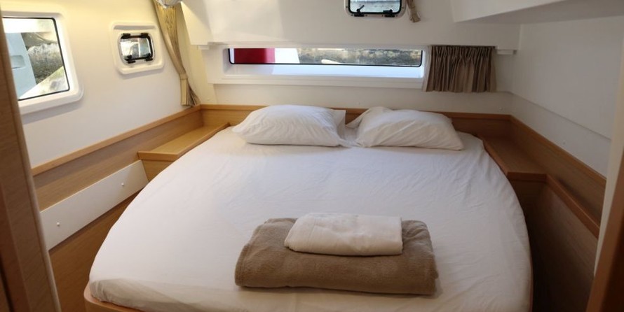 Lagoon 42