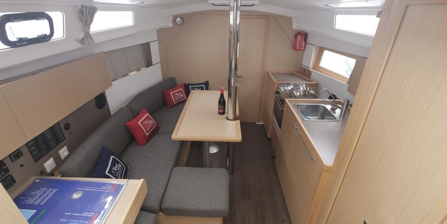 Beneteau Oceanis 35