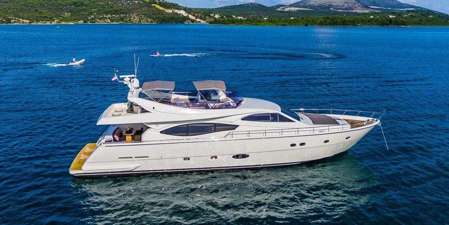 Ferretti 760