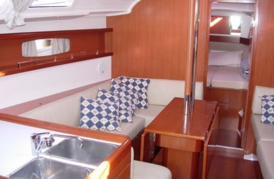 Beneteau Oceanis 37