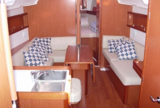 Beneteau Oceanis 37