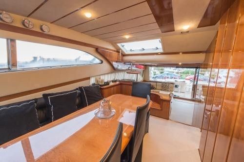 Ferretti 68