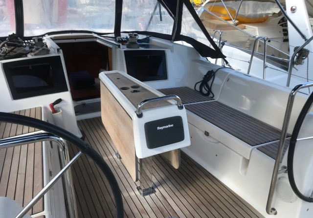 Dufour 382