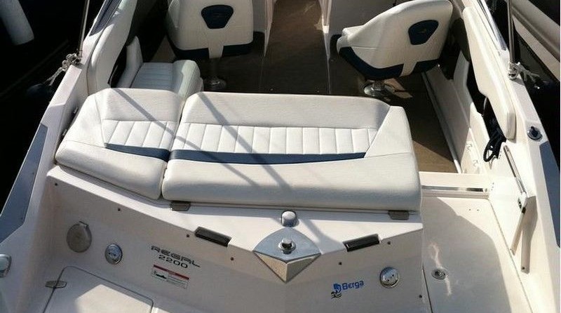 Regal 2200 Bowrider