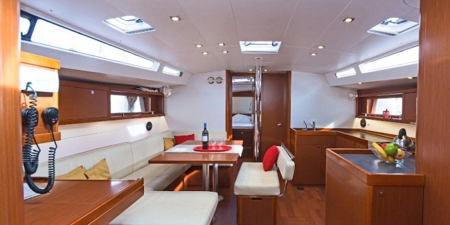 Beneteau Oceanis 48