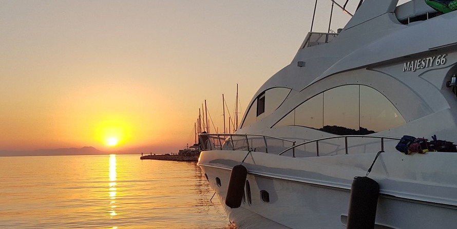 Majesty yachts gulf craft 66