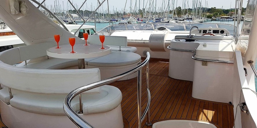 Majesty yachts gulf craft 66
