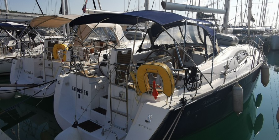 Beneteau Oceanis 43