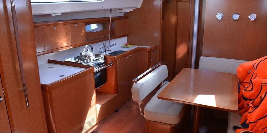 Beneteau Oceanis 43