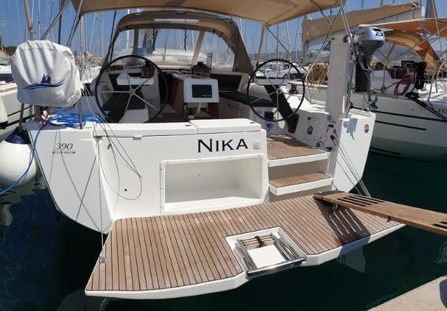 Dufour 390