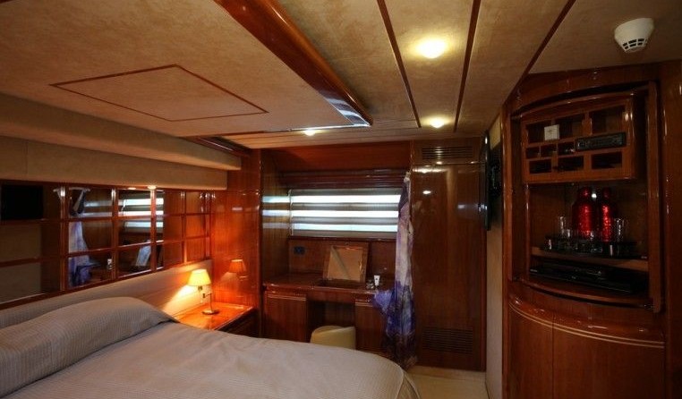 Ferretti 80