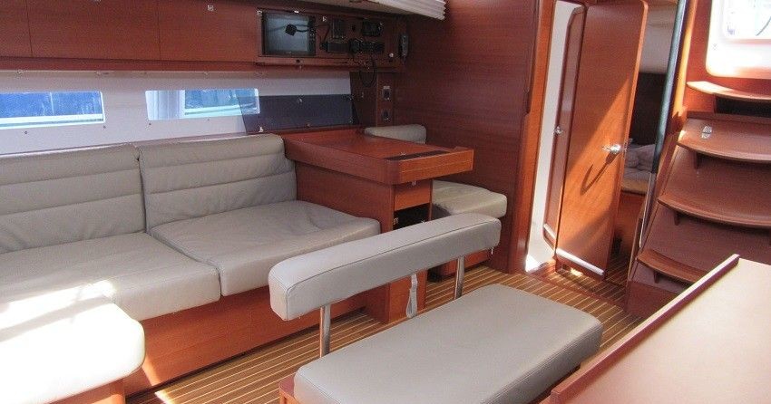 Dufour 560