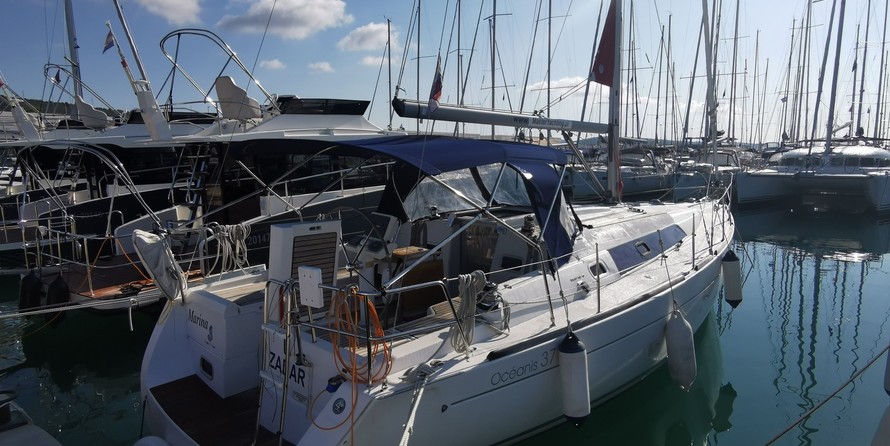 Beneteau Oceanis 37