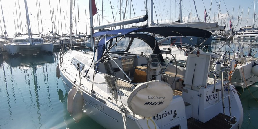 Beneteau Oceanis 37