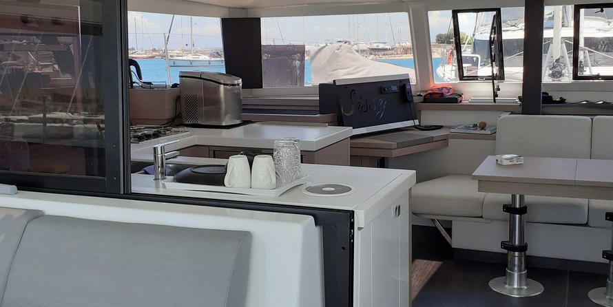 Fountaine Pajot Astréa 42