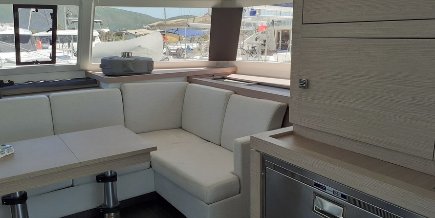 Fountaine Pajot Astréa 42